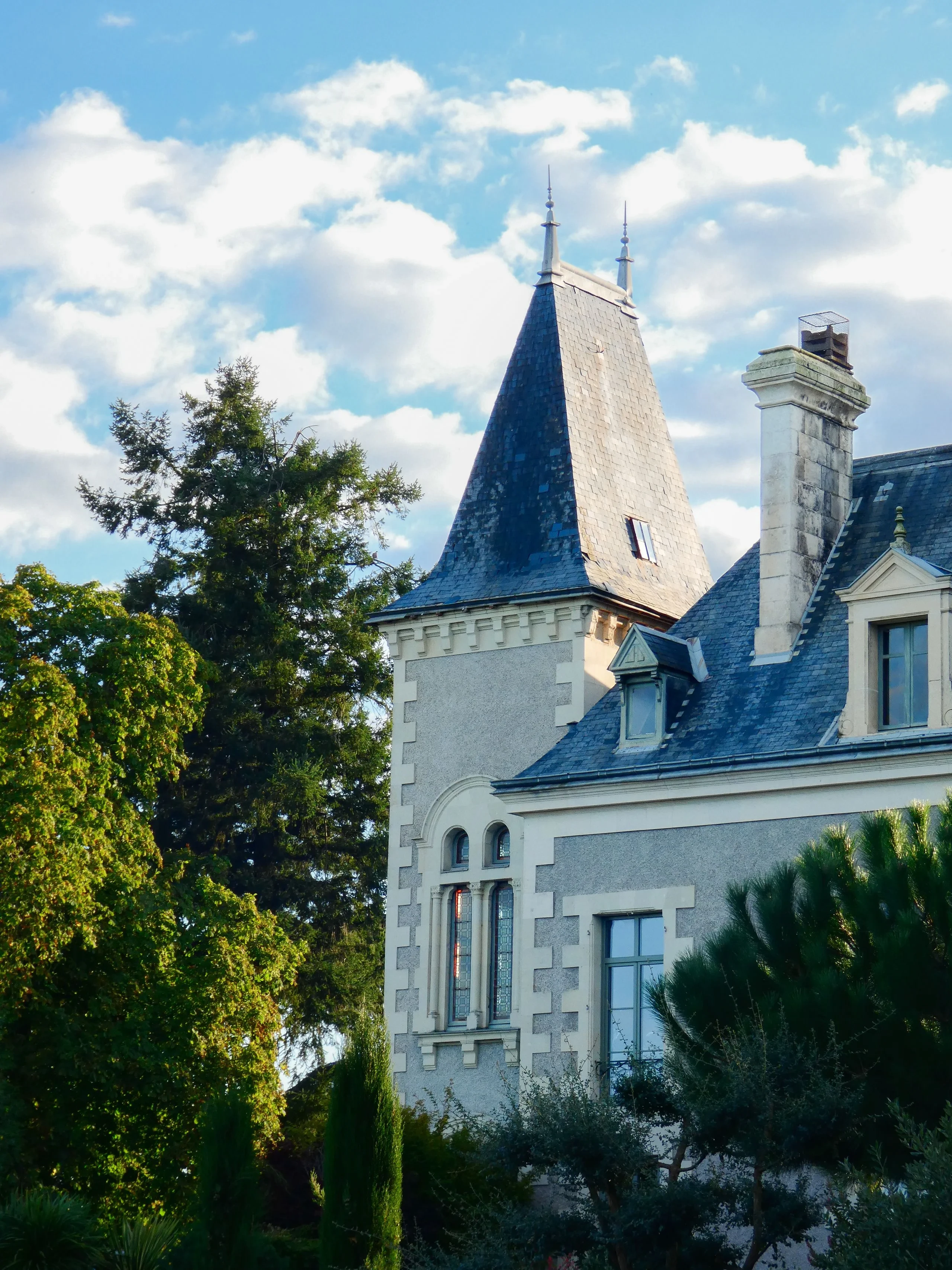 Tourelle de château au toit d’ardoise